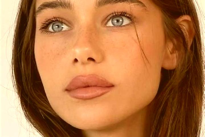 Elizabeth, 25, a brunette brown-eyed mediterranean companion based in Shuyukh al Arrub. Offering Erotic Massage, Massage. Available for incall and outcall, d...