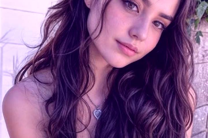 Elizabeth, 25, a chestnut hazel-eyed middle eastern companion based in Koshi. Offering Party Girl, Striptease, Roleplay. Available for incall and outcall, da...