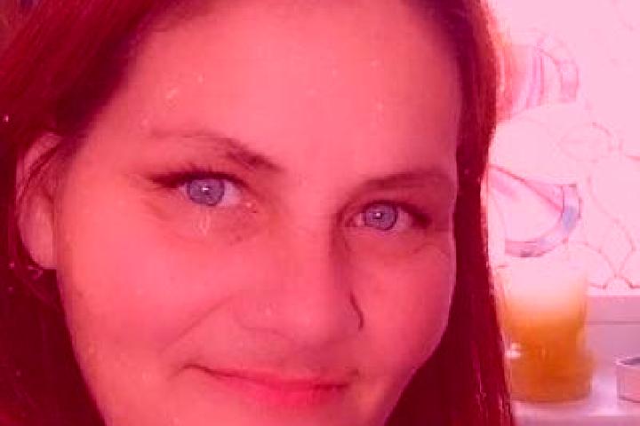 Elizabeth, 25, a red dark-eyed european companion based in Uglegorskiy. Offering CIM, Duos, OWO, 69. Available for incall and outcall, day and evening dates.