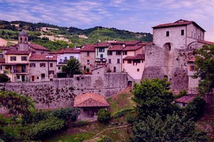 Elizabeth, 25 — Escort in Civitella di Romagna, Italy