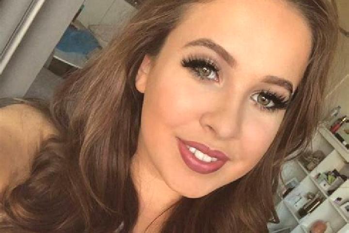 Elizabeth, 26, a auburn amber-eyed latina companion based in Manuel Sanchez Marmol. Offering Domination, Couples, Prostate Massage. Available for incall and ...