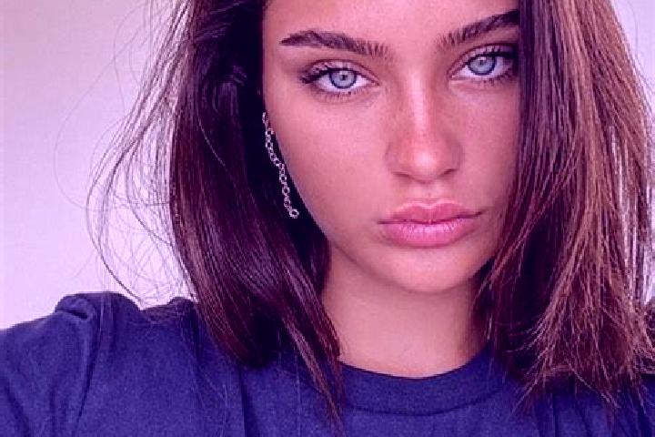 Elizabeth, 26, a brunette blue-eyed ebony companion based in Volente. Offering CIM, Striptease, GFE. Available for incall and outcall, day and evening dates.