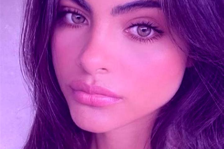 Elizabeth, 26, a brunette green-eyed european companion based in Limbricht. Offering Erotic Massage, Duos, Domination, Prostate Massage, Striptease. Availabl...