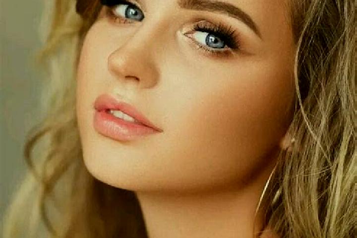 Elizabeth, 26, a dark blonde blue-eyed mediterranean companion based in Berkovets. Offering Girlfriend Experience, Dinner Date, Couples. Available for incall...