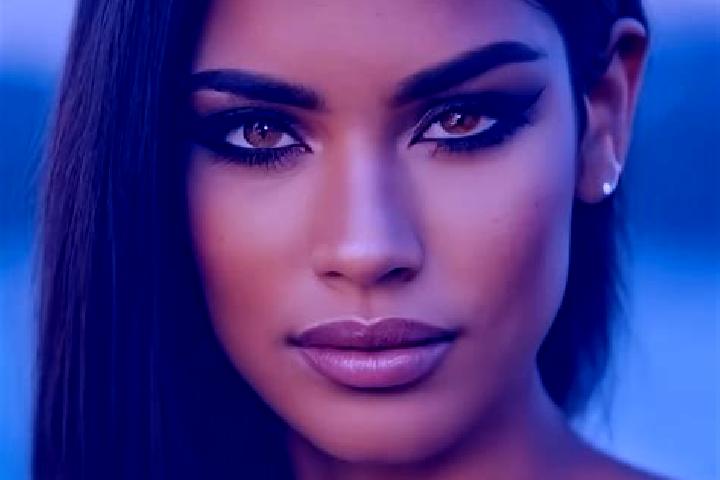 Elizabeth, 26, a red amber-eyed latina companion based in Uhwiesen. Offering Party Girl, A-Level, Tantra, 69, Duos. Available for incall and outcall, day and...