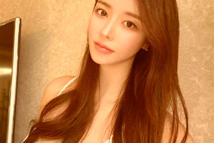 Elizabeth, 26 — Escort in Montongkemong, Indonesia