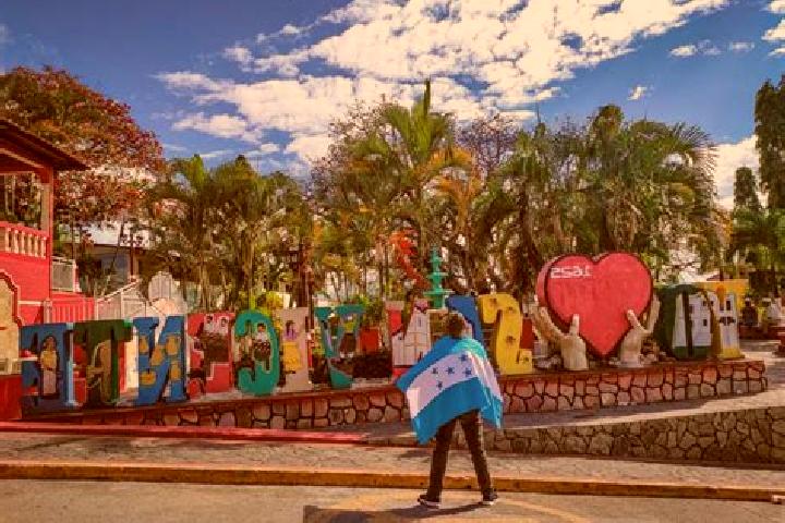 Elizabeth, 26 — Escort in San Vicente Centenario, Honduras