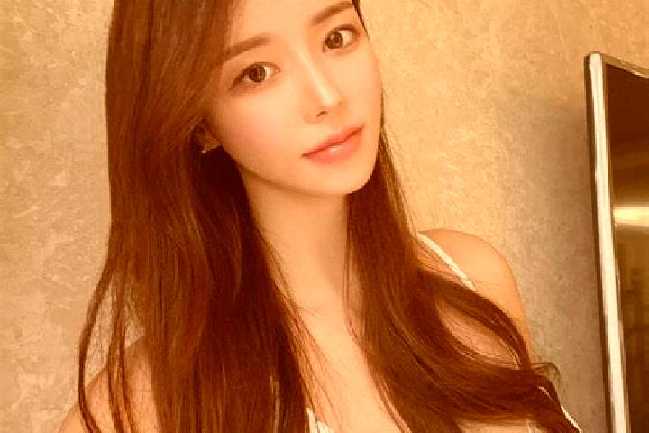 Elizabeth, 26 — Escort in Timur, Indonesia
