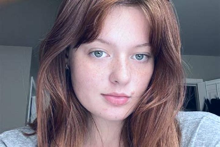 Elizabeth, 27, a auburn amber-eyed slavic companion based in Neri. Offering Tantra, Travel Companion, Deep French Kissing, Erotic Massage. Available for inca...