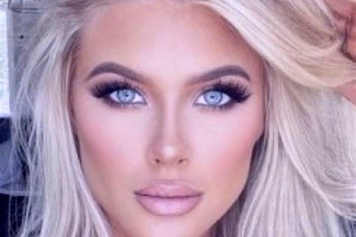 Elizabeth, 28, a platinum blonde hazel-eyed mixed companion based in Barakani. Offering Girlfriend Experience, BDSM, Striptease, Tantra. Available for incall...