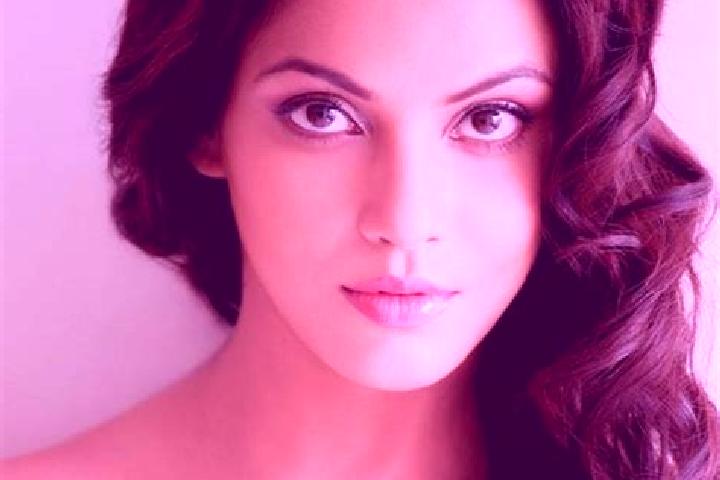 Elizabeth, 28 — Escort in Dumraon, India