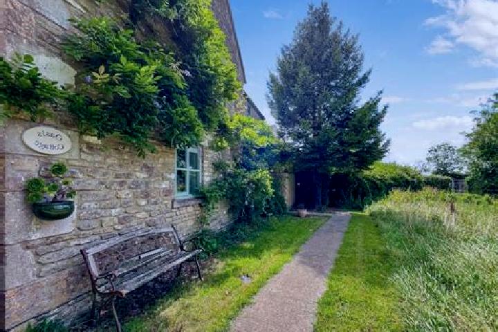 Elizabeth, 29 — Escort in Broughton Gifford, United Kingdom