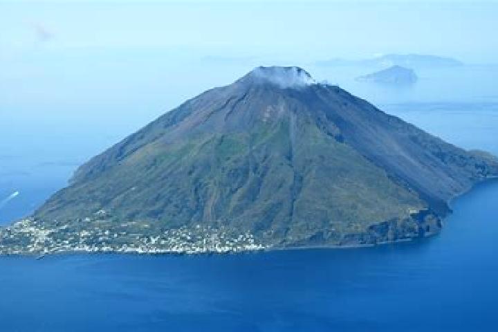 Elizabeth, 29 — Escort in Stromboli, Italy