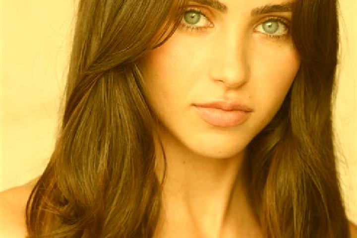 Elizabeth, 30, a brunette brown-eyed latina companion based in Bezno. Offering Tantra, A-Level, GFE. Available for incall and outcall, day and evening dates.