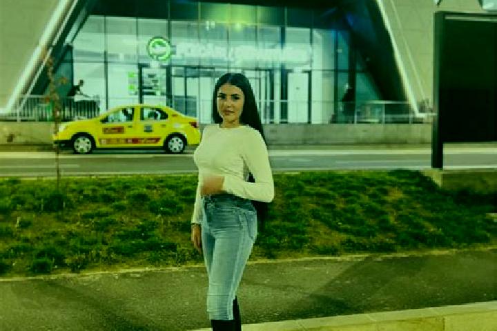 Elizabeth, 31 — Escort in Perieni, Romania
