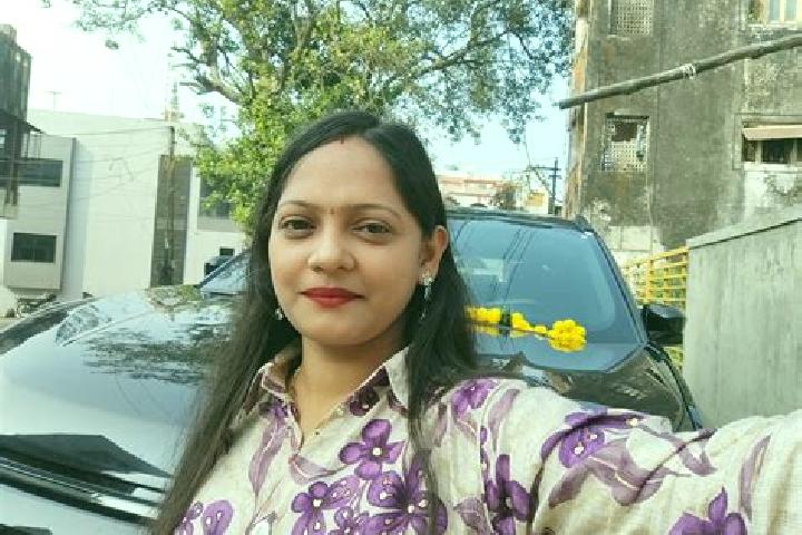 Elizabeth, 33 — Escort in Chikhli, India