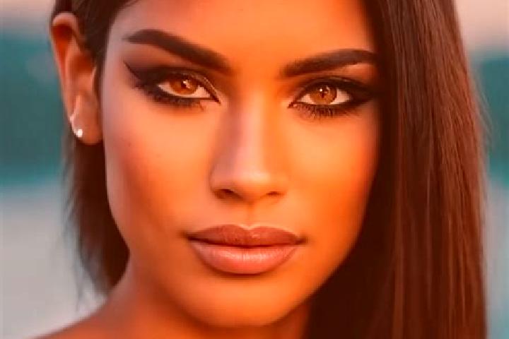 Elizabeth, 34, a auburn dark-eyed latina companion based in Capriolo. Offering BDSM, Prostate Massage, Domination. Available for incall and outcall, day and ...