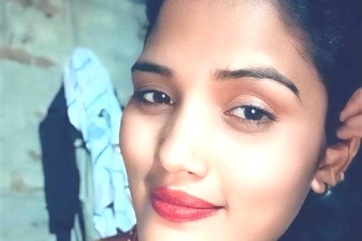 Elizabeth, 35 — Escort in Kodarma, India