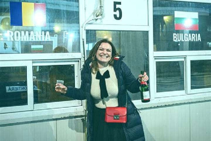 Elizabeth, 36 — Escort in Manzatesti, Romania