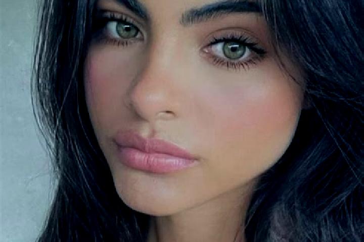Elizabeth, 37, a red dark-eyed indian companion based in N Gotran. Offering Duos, Overnight, Girlfriend Experience, Party Girl. Available for incall and outc...