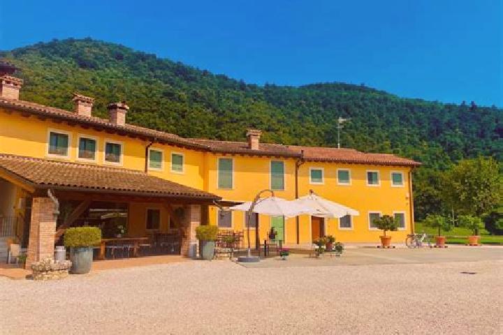 Elizabeth, 37 — Escort in Semproniano, Italy