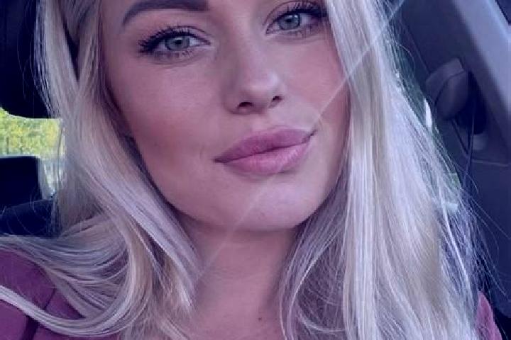 Elizabeth, 38, a blonde hazel-eyed ebony companion based in Giulianova. Offering GFE, CIM. Available for incall and outcall, overnight bookings available.