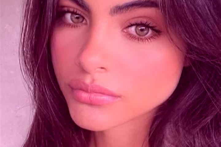 Elizabeth, 38, a chestnut hazel-eyed indian companion based in Great Amwell. Offering Deep French Kissing, Fetish, BDSM. Available for incall and outcall, da...