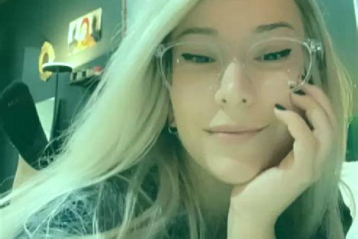Ella, 20, a blonde dark-eyed caucasian companion based in Argentre-du-Plessis. Offering Overnight, Deep French Kissing, Roleplay. Available for incall and ou...