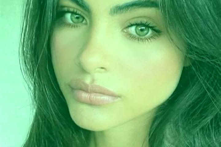Ella, 20, a red brown-eyed indian companion based in Budacu de Jos. Offering CIM, Dinner Date, Duos. Available for incall and outcall, day and evening dates.