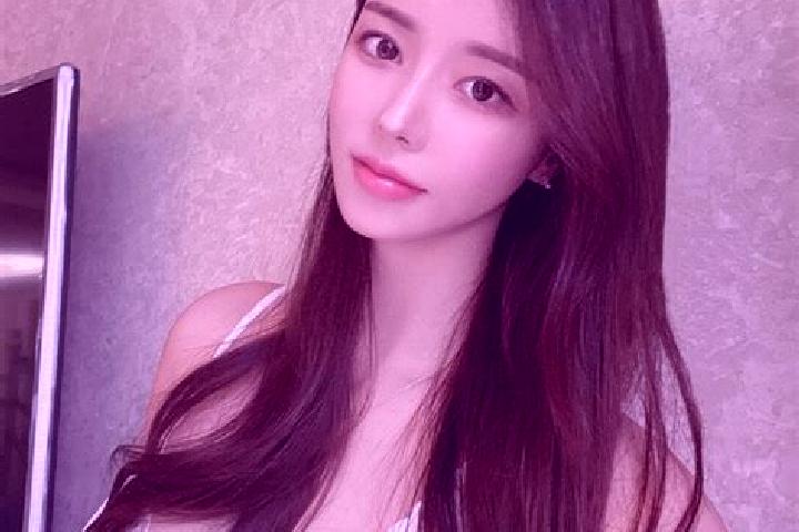 Ella, 20 — Escort in Hendrop, Malaysia