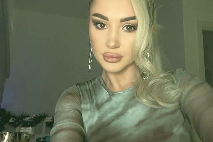 Ella, 21, a blonde grey-eyed mixed companion based in Kaliyaganj. Offering GFE, Girlfriend Experience, 69, BDSM, Dinner Date. Available for incall and outcal...