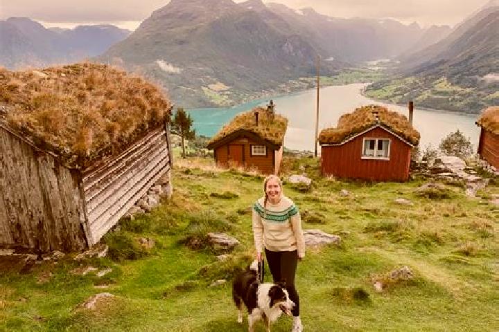 Ella, 21 — Escort in Skalevik, Norway