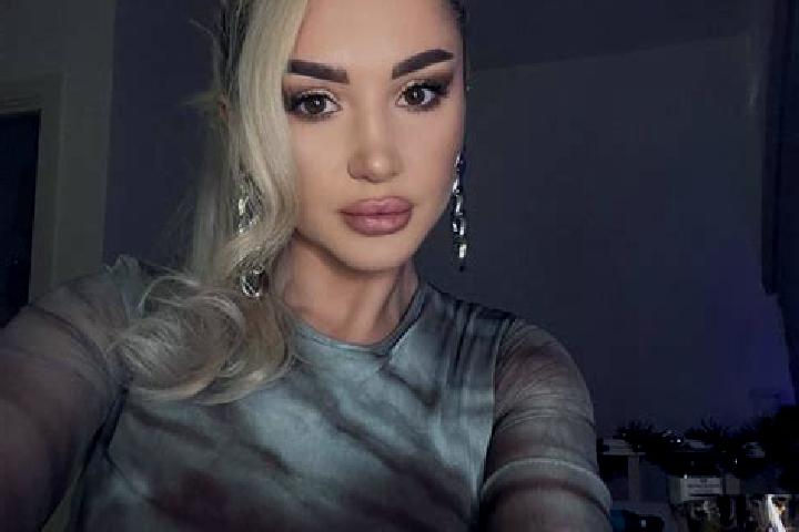 Ella, 22, a blonde amber-eyed middle eastern companion based in General Higinio Morinigo. Offering GFE, Couples, Roleplay, Fetish. Available for incall and o...