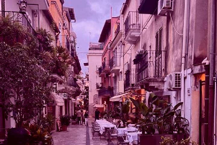 Ella, 22 — Escort in Caronia, Italy