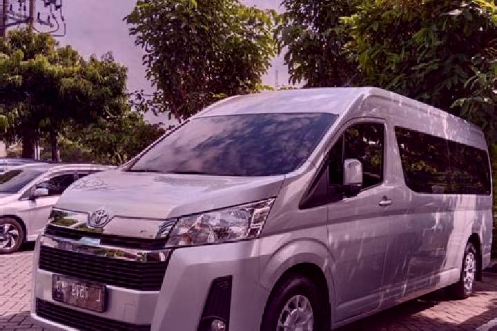 Ella, 22 — Escort in Sindangrasa, Indonesia