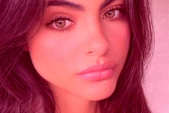 Ella, 23, a auburn hazel-eyed middle eastern companion based in Gongbai. Offering Roleplay, BDSM, Travel Companion. Available for incall and outcall, overnig...
