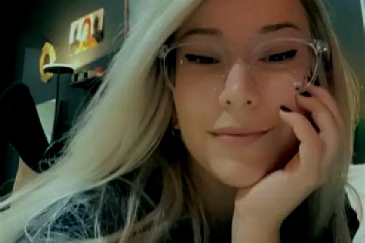 Ella, 23, a blonde grey-eyed asian companion based in Schaffhausen. Offering Roleplay, BDSM, Party Girl, Dinner Date, Duos. Available for incall and outcall,...