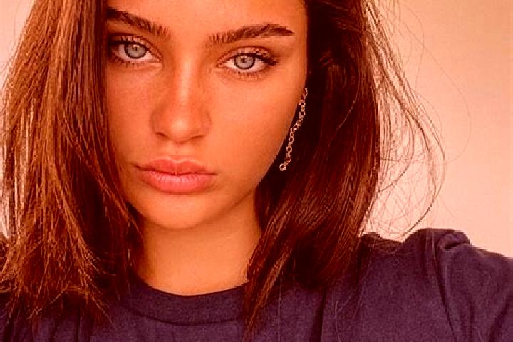 Ella, 23, a brunette blue-eyed mediterranean companion based in Olomouc. Offering Deep French Kissing, Prostate Massage. Available for incall and outcall, ov...