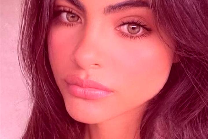 Ella, 23, a brunette green-eyed indian companion based in Cai Nuoc. Offering Roleplay, Overnight, Tantra. Available for incall and outcall, overnight booking...