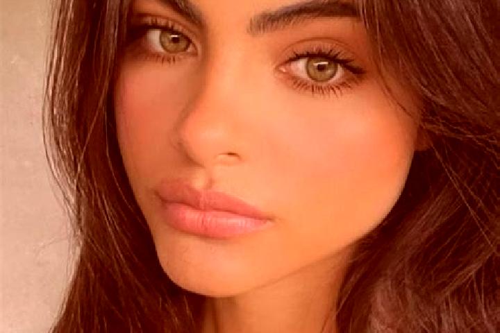 Ella, 23, a red green-eyed indian companion based in Doue. Offering Girlfriend Experience, Domination, Dinner Date. Available for incall and outcall, overnig...