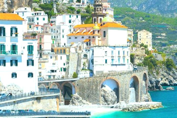 Ella, 23 — Escort in Mompantero, Italy
