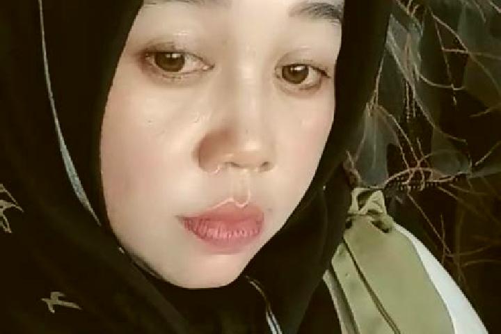 Ella, 23 — Escort in Toblong, Indonesia