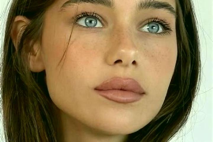Ella, 24, a brunette brown-eyed indian companion based in Hong Bac. Offering Erotic Massage, Domination, GFE, Deep French Kissing, Fetish. Available for inca...