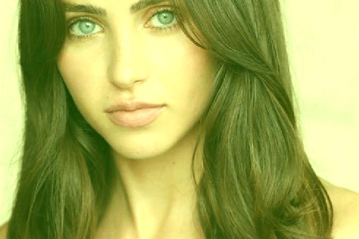 Ella, 24, a brunette brown-eyed latina companion based in Jelenje. Offering OWO, Roleplay, 69, A-Level. Available for incall and outcall, day and evening dates.