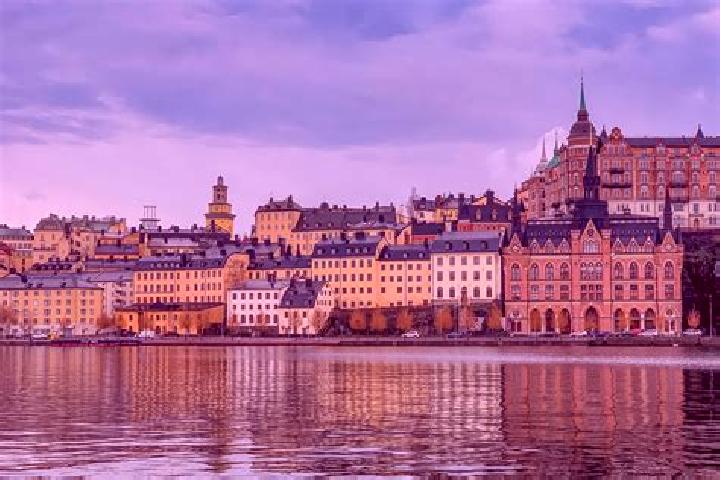 Ella, 24 — Escort in Jaerna, Sweden
