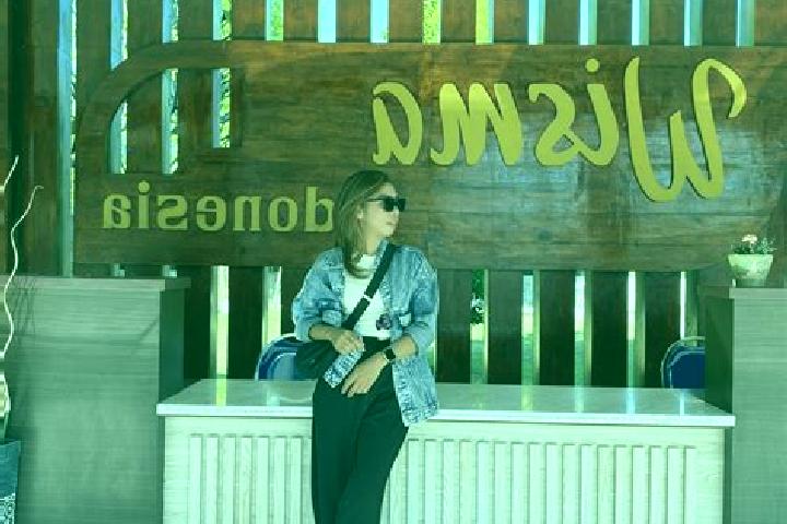 Ella, 24 — Escort in Tuamese, Indonesia