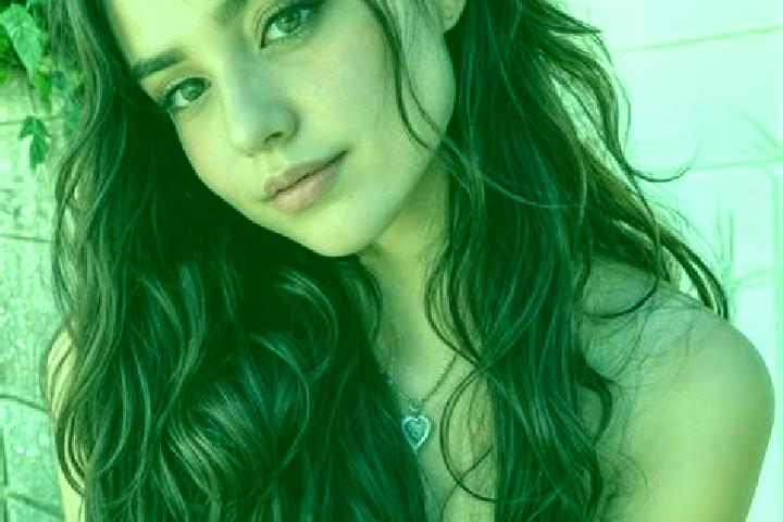 Ella, 25, a auburn hazel-eyed caribbean companion based in Haschendorf. Offering GFE, Erotic Massage, Duos, Party Girl. Available for incall and outcall, day...