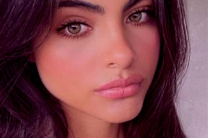 Ella, 25, a red dark-eyed indian companion based in Pran Buri. Offering Domination, Couples. Available for incall and outcall, day and evening dates.