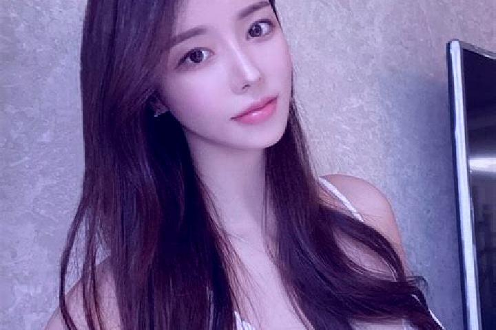 Ella, 25 — Escort in Ihsueuej, Mongolia