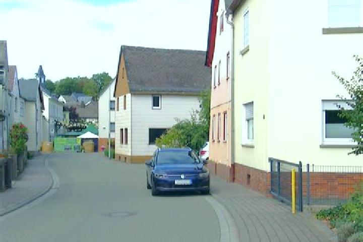 Ella, 25 — Escort in Oelsberg, Germany